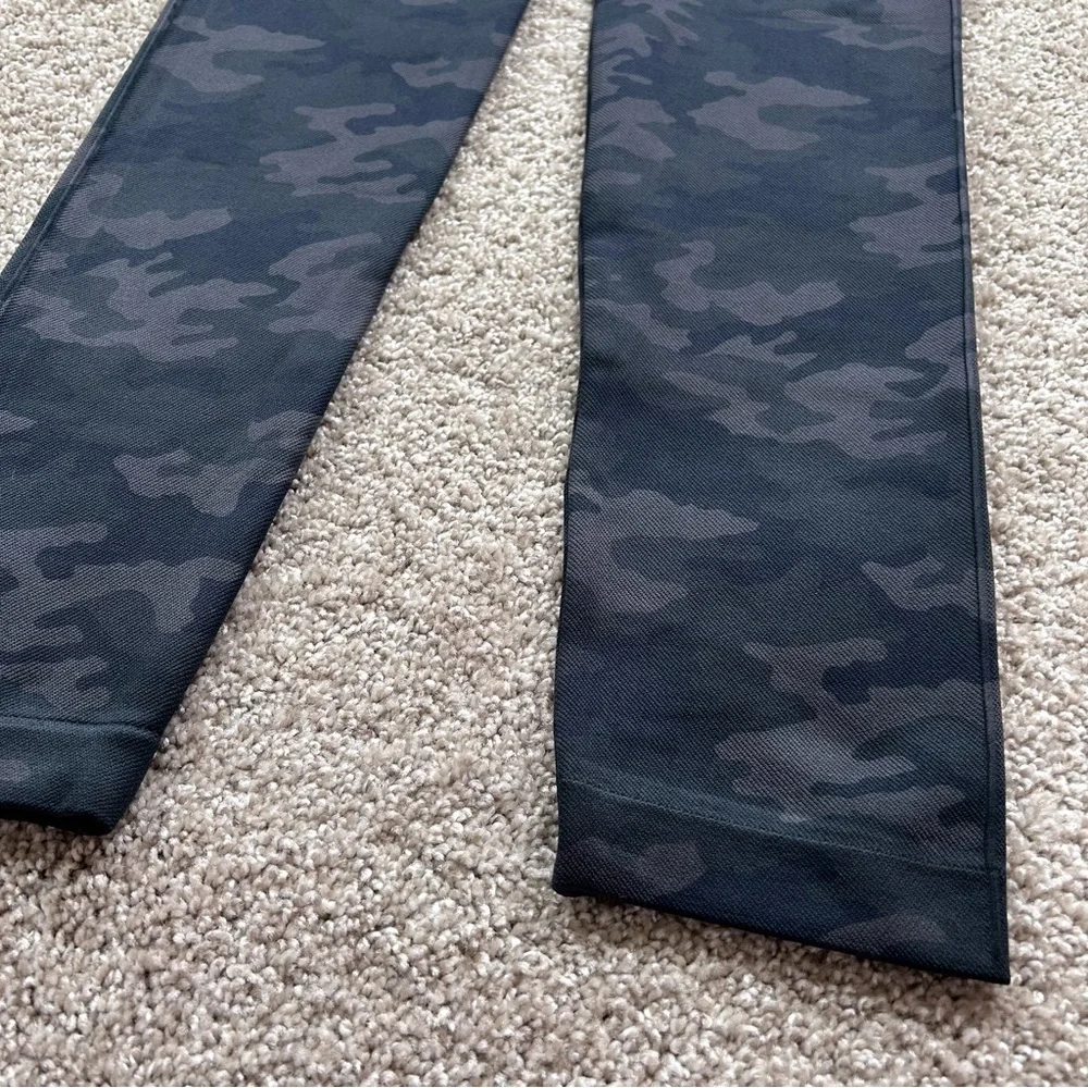 Spanx NWT Look At Me Now Seamless Leggings Black Camo Size Large FL3515 - Picture 2 of 10
